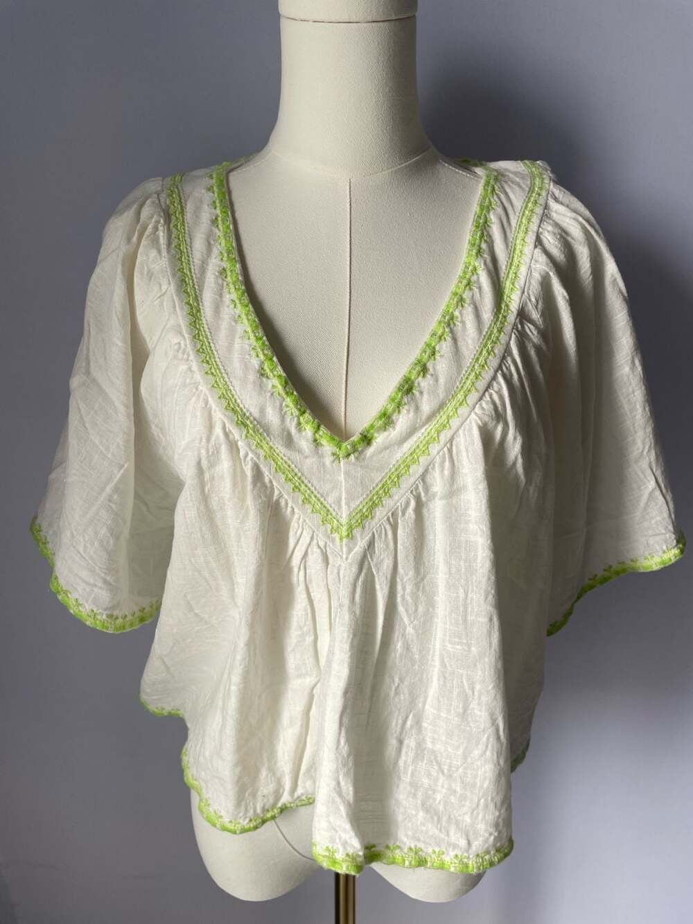 Zara White Embroidered V-Neck Peasant Crop Blouse Size M